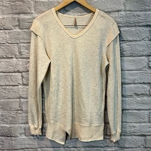 NWT Pete Collection Size Large Cream/Grey Knit Asymmetrical Long Sleeve V-Neck